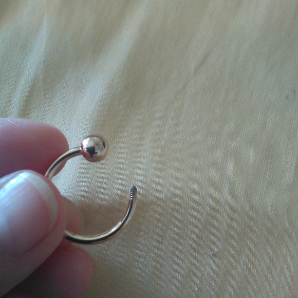 BNWT LADIES/ GIRLS GRAY SATINY HAT W/ GOLD HARDWARE ( FLAW, MISSING A BALL) - Picture 7 of 8